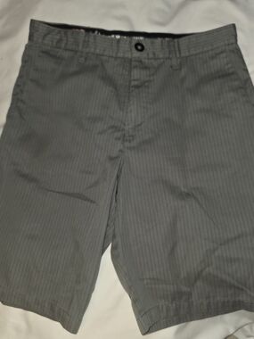 Volcom Men's Charcoal Pinstripe Flat-Front Shorts Size 32